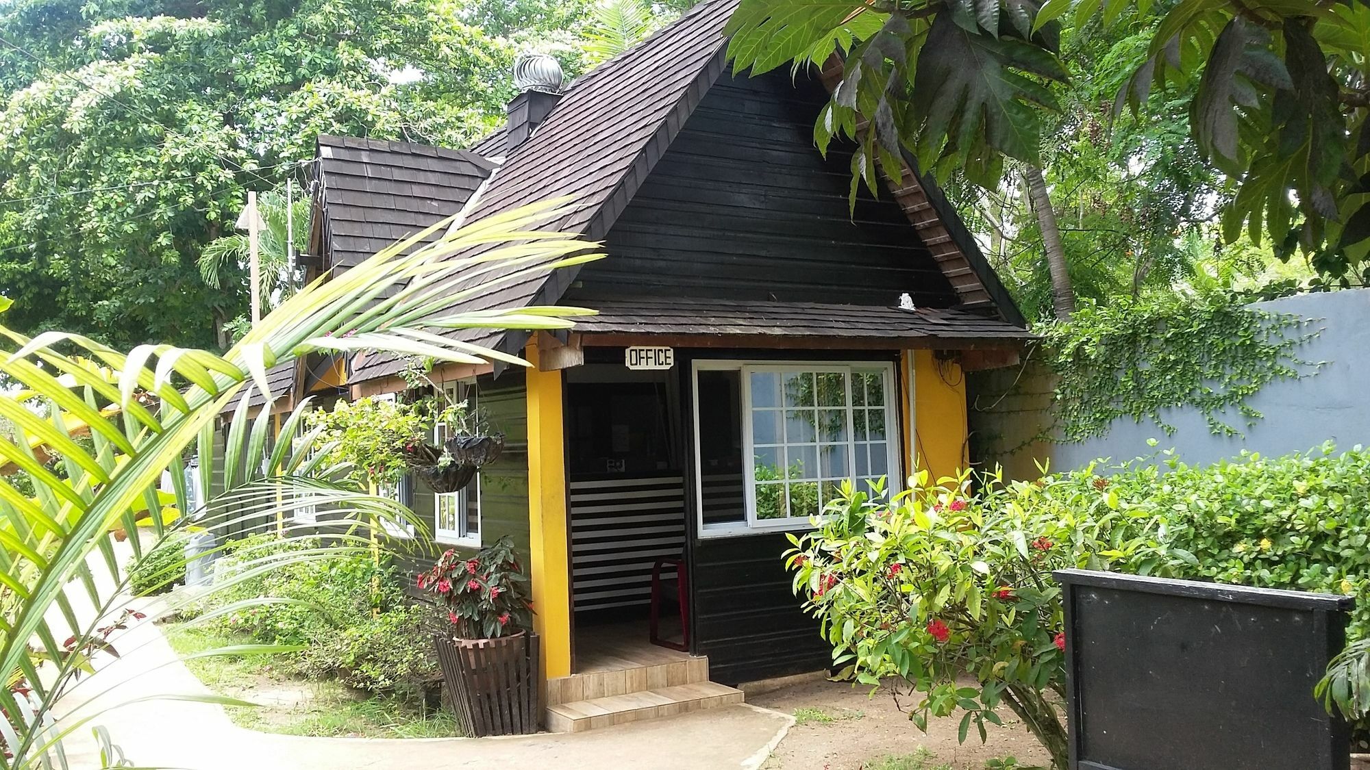 Firefly Beach Cottages Negril Exterior photo